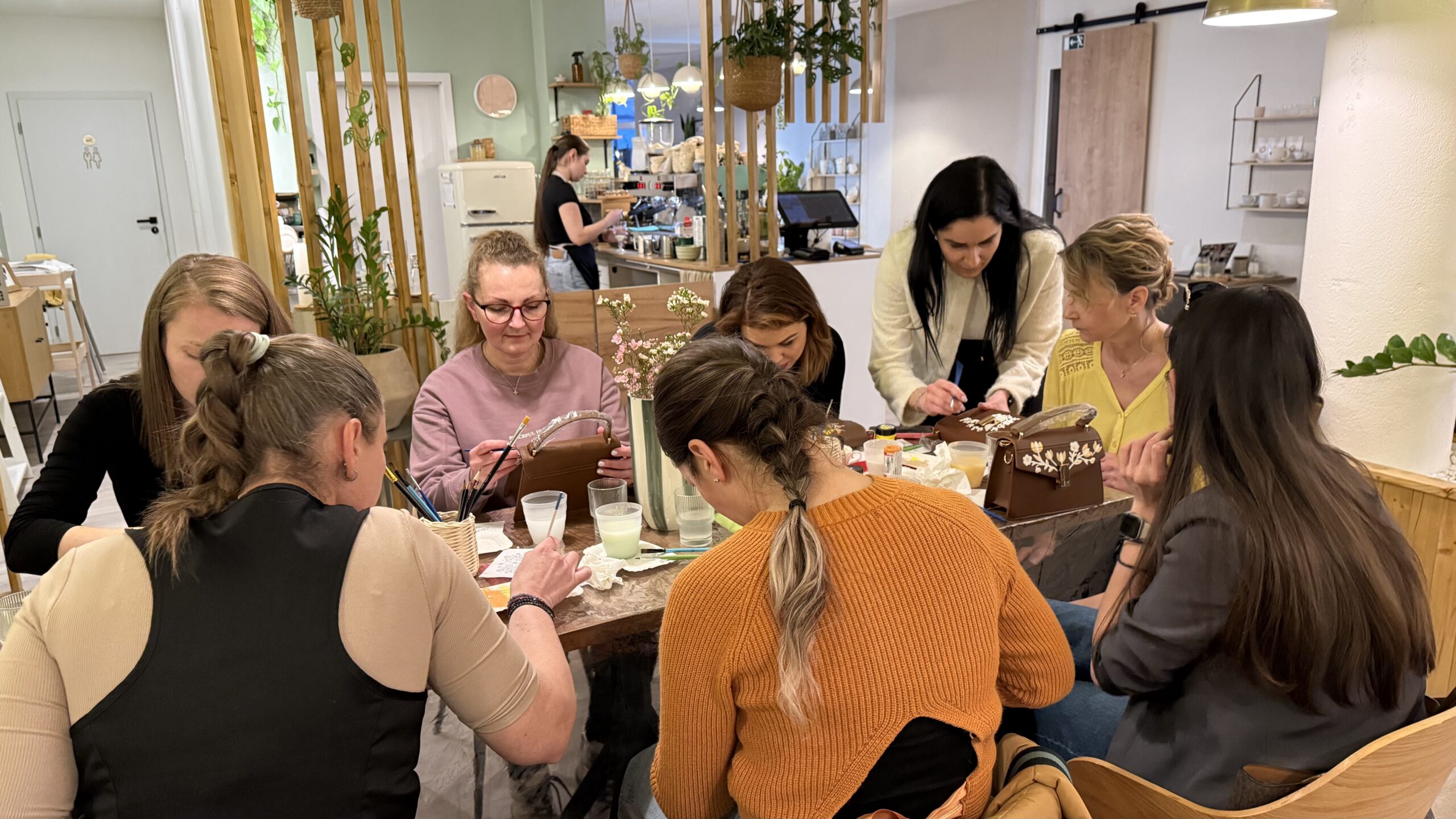 MAĽOVANIE NA KABELKY Workshop Púchov - Dvorana by Nonafresh – Obrázok 6